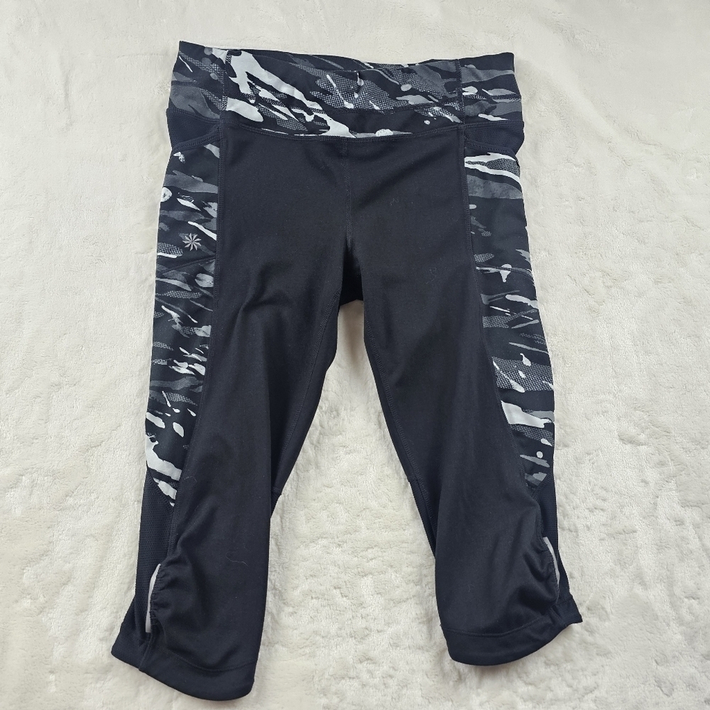 Athleta leggings crop cropped Medium M Black Brush stroke print